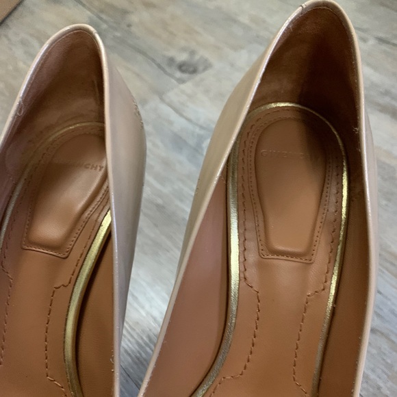 Givenchy Pointy Toe Heels ... great condition - Picture 4 of 9